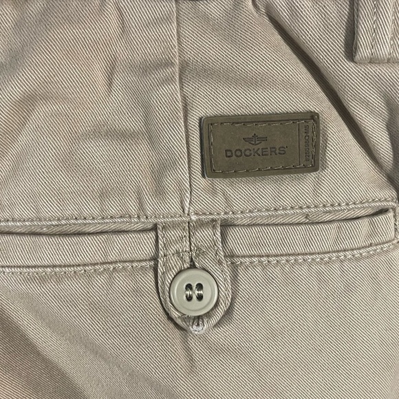 Men's Dockers Relaxed Fit Comfort Stretch Pleated Khaki Pants Size 34 x 34 - Picture 5 of 9